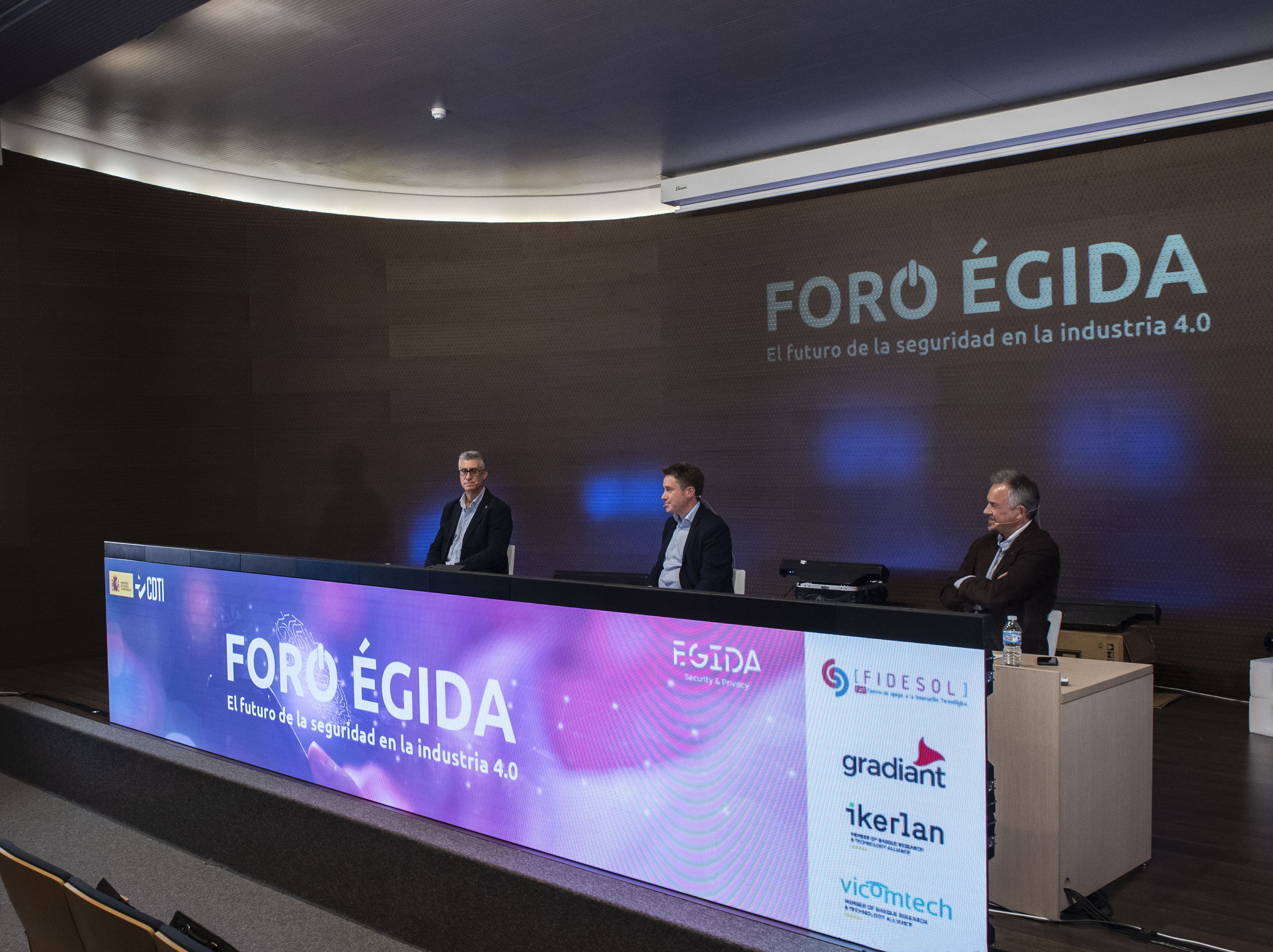 Experts from VICOMTECH and IKERLAN analyse the future of security in industry 4.0 at the 1st ÉGIDA Forum