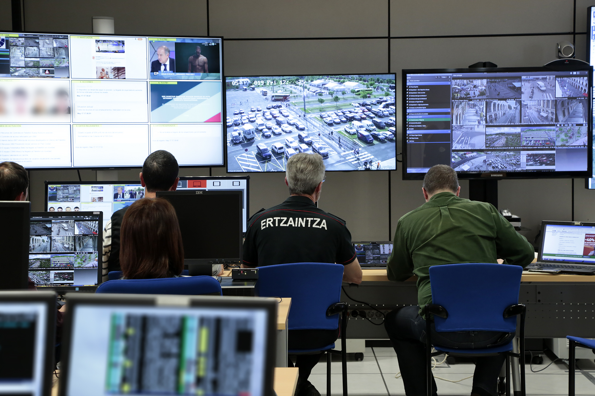 Sistema de control flexible para la visualización e interacción con diversas fuentes de vídeo y datos en una sala de crisis
