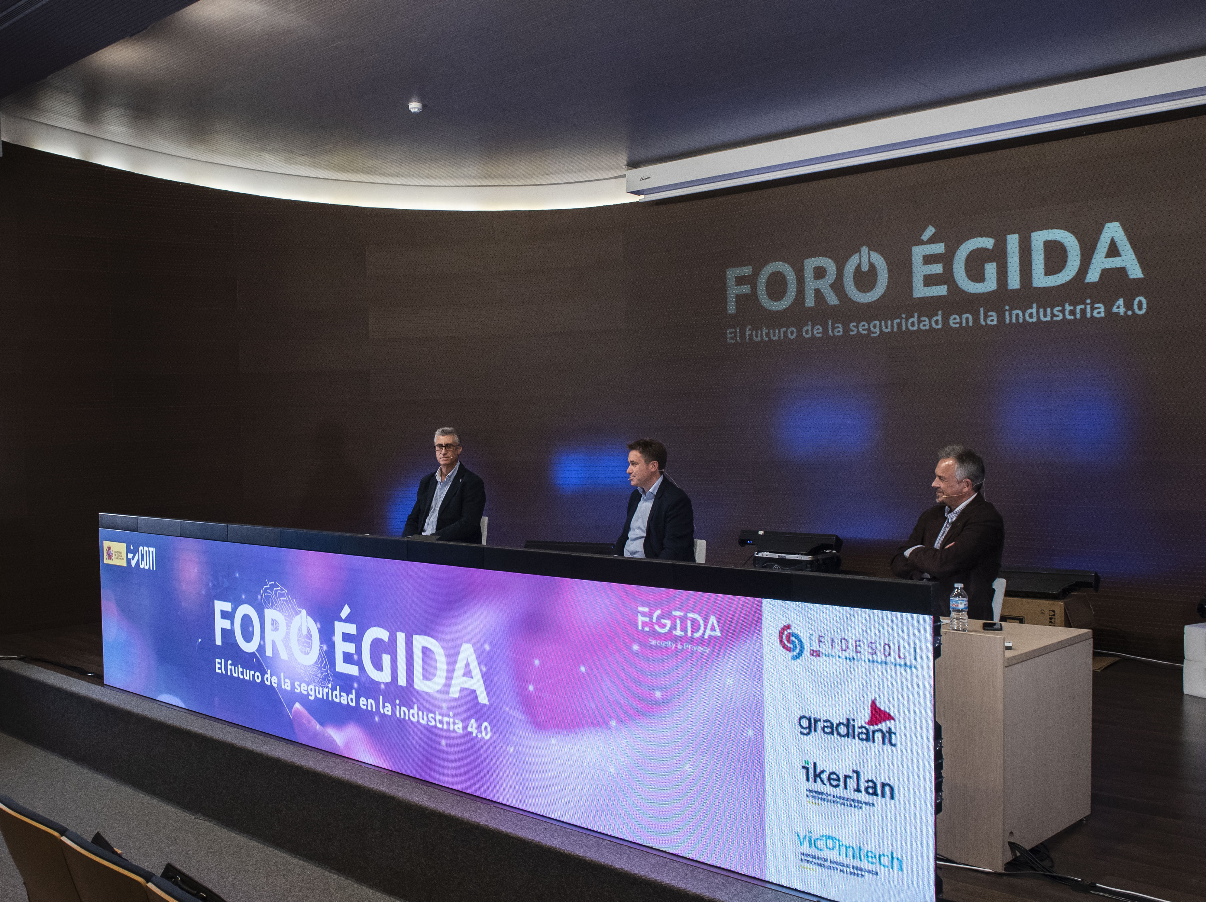 Expertos de VICOMTECH e IKERLAN analizan el futuro de la seguridad en la industria 4.0 en el I Foro ÉGIDA