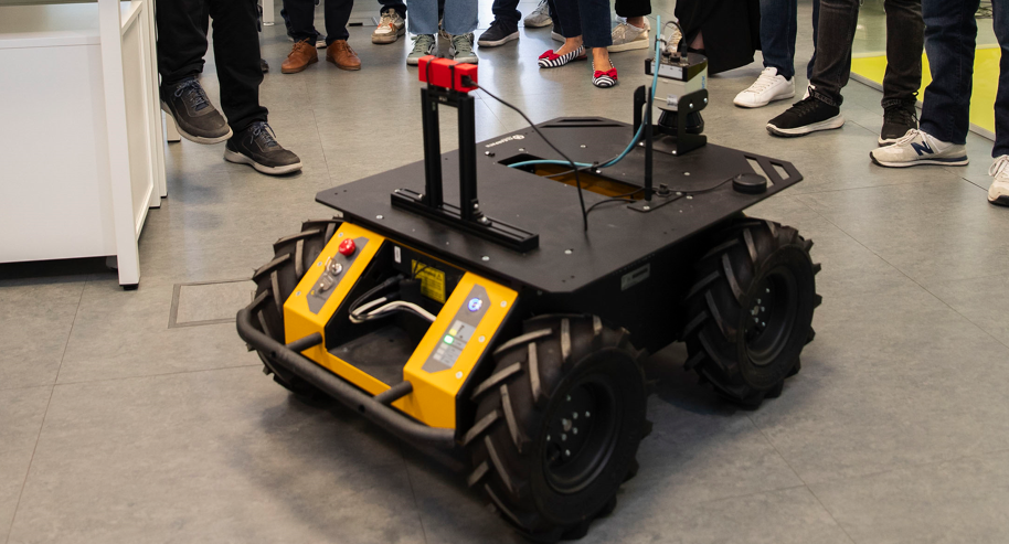 Polizia robotek Malagako kaleetan patruilatuko dute 2024tik aurrera, 5G+TACTILE proiektuaren barruan